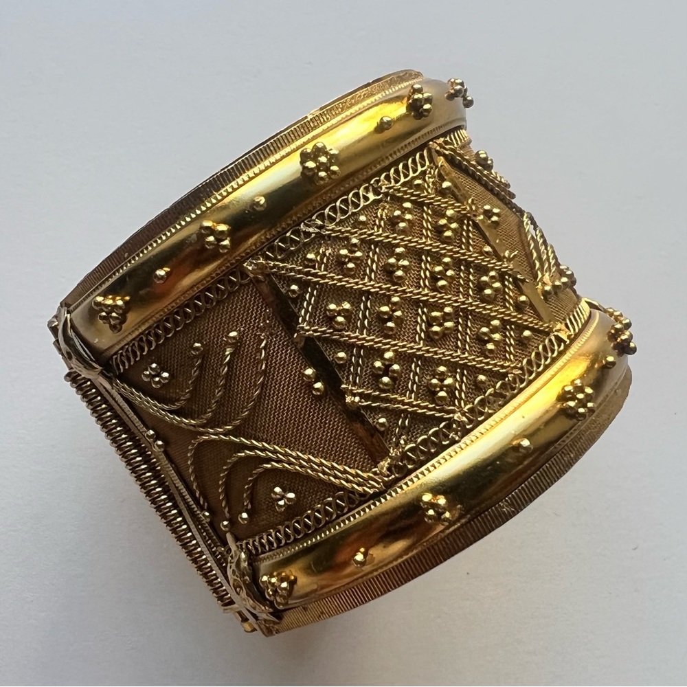 Gold Colored Buckle Bracelet - Picture 3 of 4